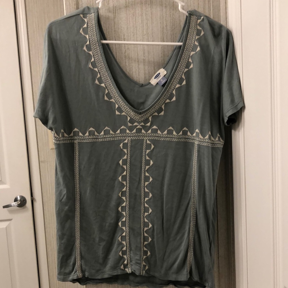 Old navy size xs v neck shirt
